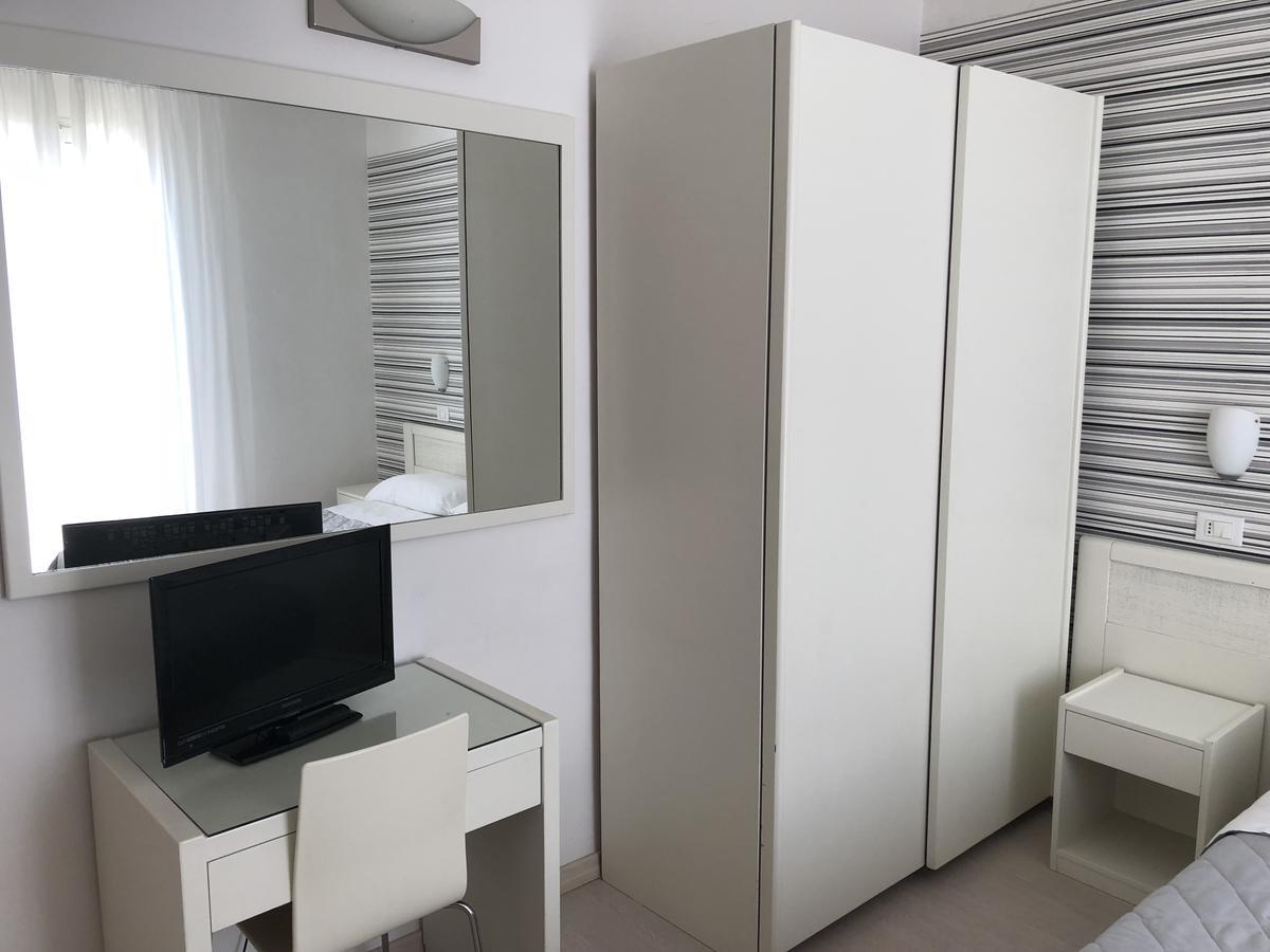 Hotel Stella Polare Rimini Bagian luar foto